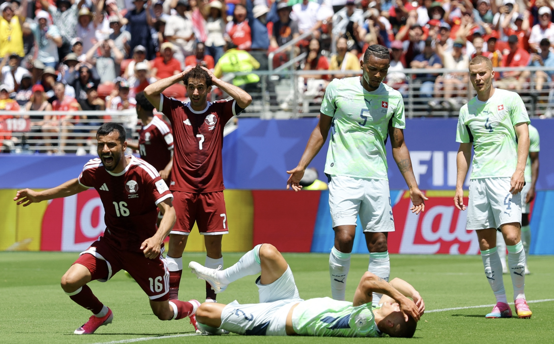 ESPN记者:皇马为琼阿梅尼标价9000万欧,今夏或出售他;邮报:曼联未来数月可能会和B费进行新合同谈判