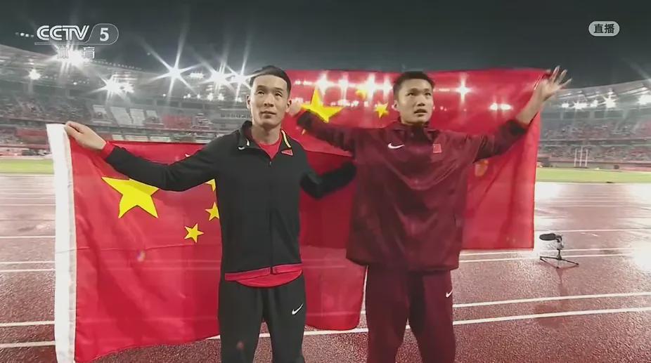 首度捧起新民晚报国际赛女子组冠军！七宝中学的队员，有着这样的理想